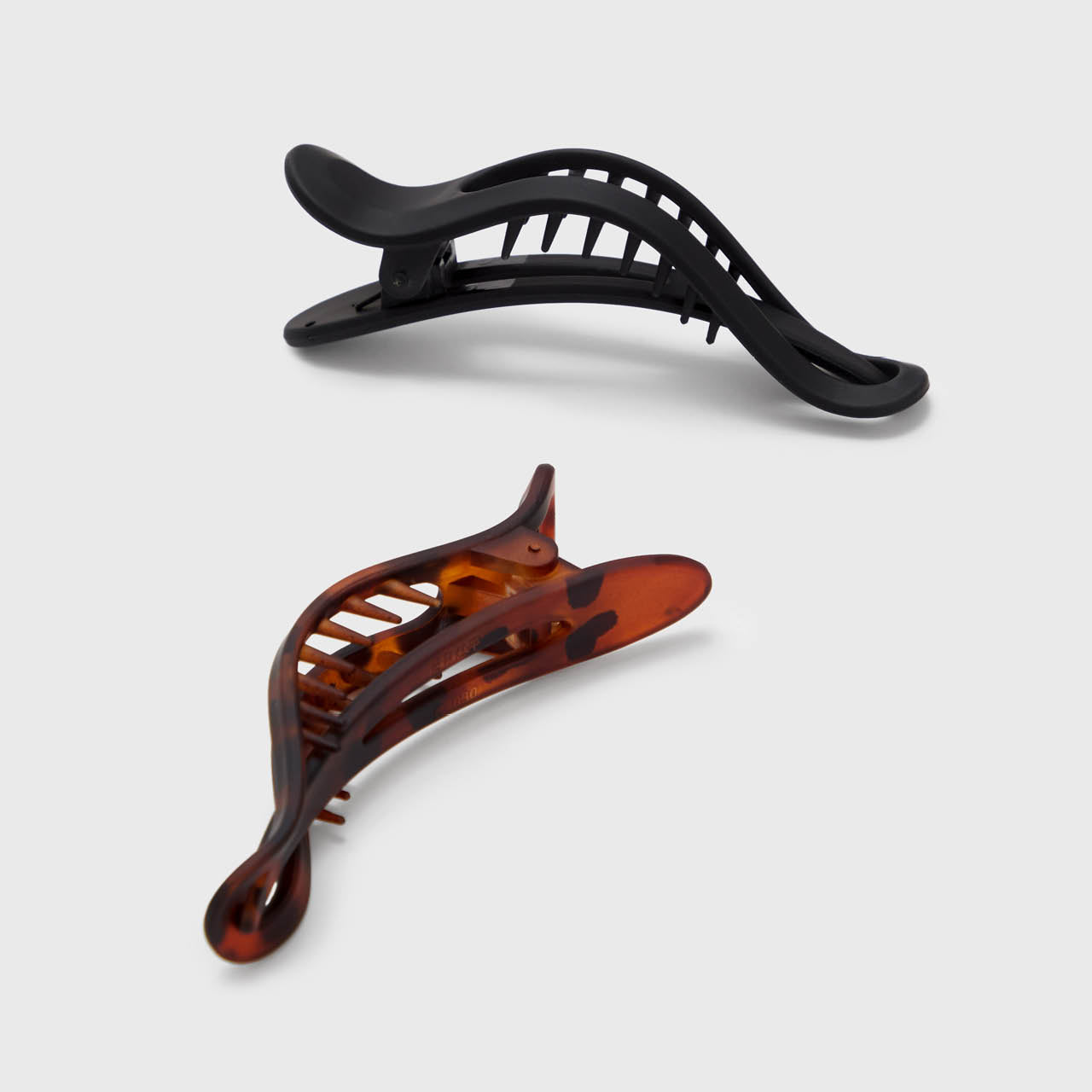 Black and Tort Curved Flat Lay Claw Clips 2pc Set - Everyday Essentials