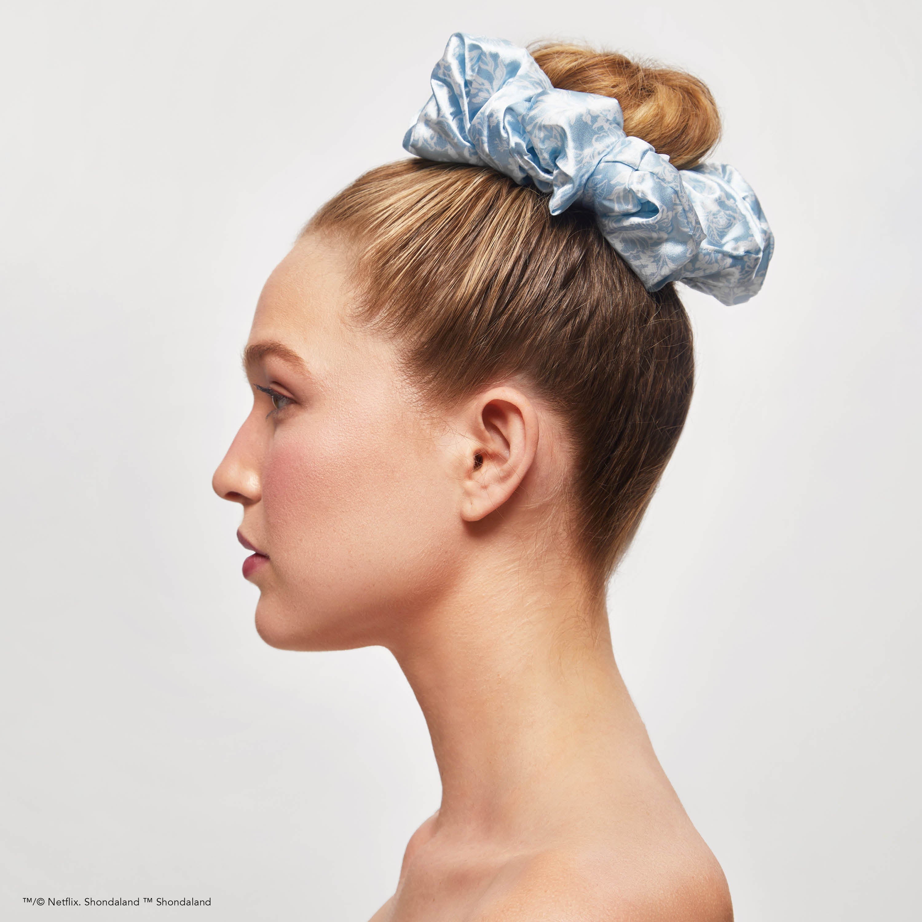Kitsch x Bridgerton Satin Pillow Scrunchies in Toile De Blue - Signature Selection