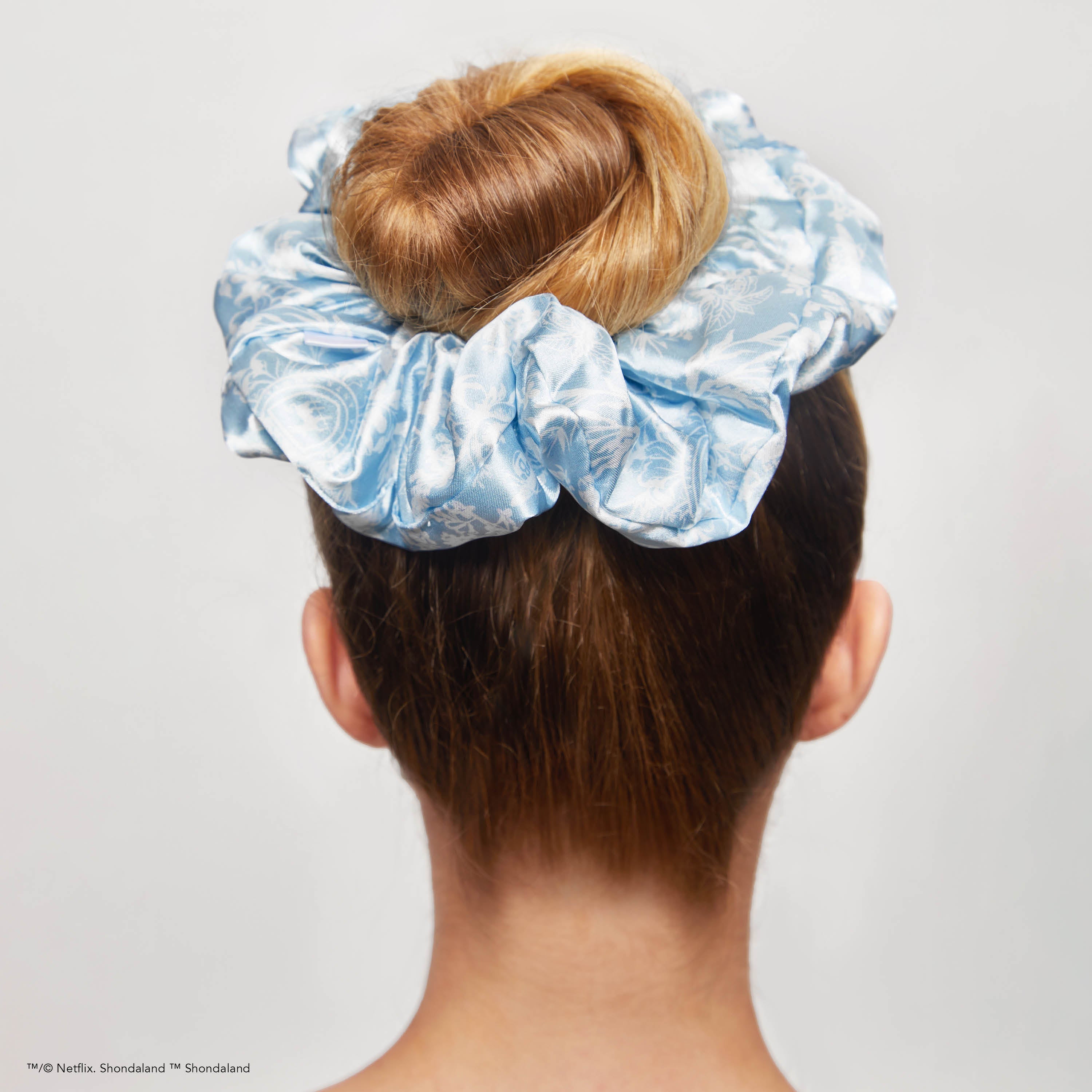 Kitsch x Bridgerton Satin Pillow Scrunchies in Toile De Blue - Signature Selection