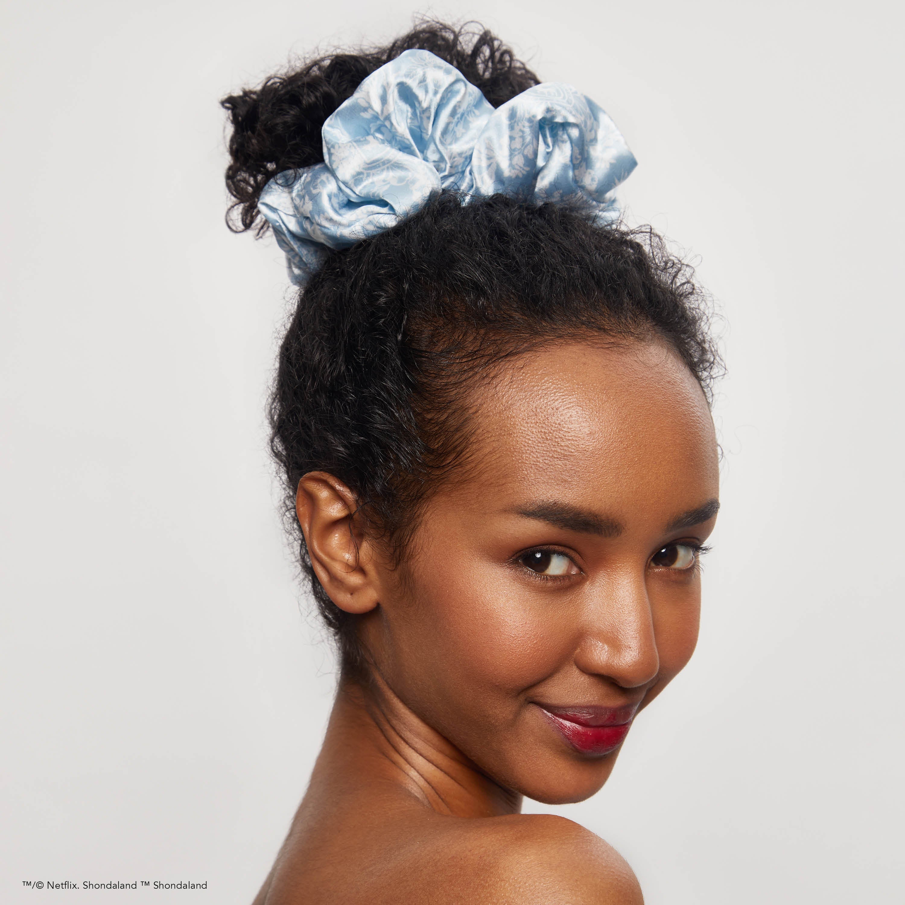 Kitsch x Bridgerton Satin Pillow Scrunchies in Toile De Blue - Signature Selection