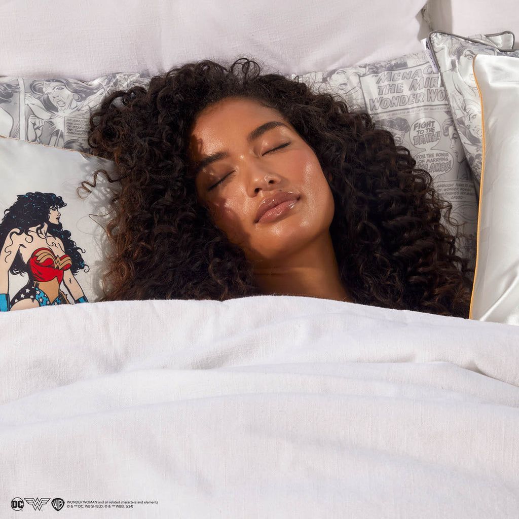 Kitsch x Wonder Woman Satin Pillowcase in Comic Print - King - Everyday Essentials